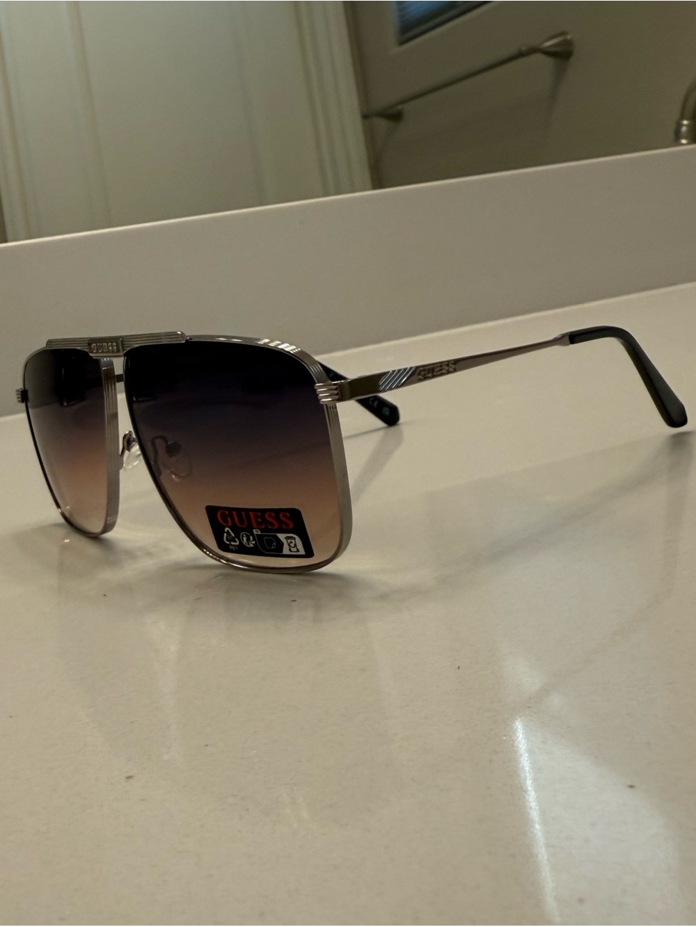 GUESS Aviator Sunglasses in GRADIENT Brown NWOT - Picture 4 of 13